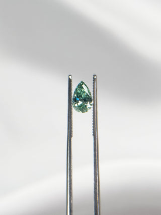 0.54cts Pear-cut Vivid Green Lab Grown Diamond