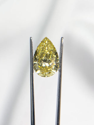 7.36cts Pear-cut Vivid Yellow Lab Grown Diamond