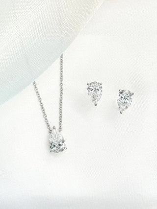 Solitaire Pear Diamonds Earrings