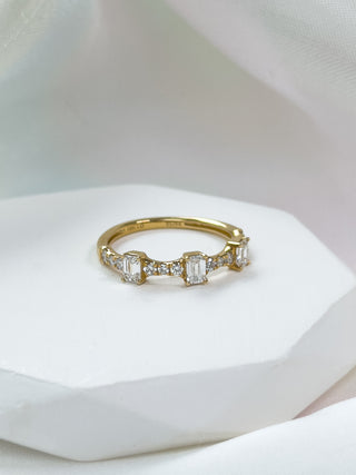 0.15ct Emerald Diamond Station Ring