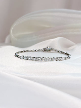 0.20ct Oval Diamond Center East-west Row Bracelet