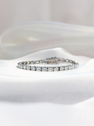 0.25ct Alternating Emerald & Oval Diamond Tennis Bracelet