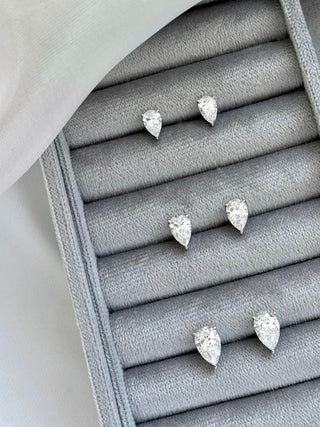 Solitaire Pear Diamonds Earrings