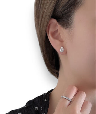 Solitaire Pear Diamonds Earrings